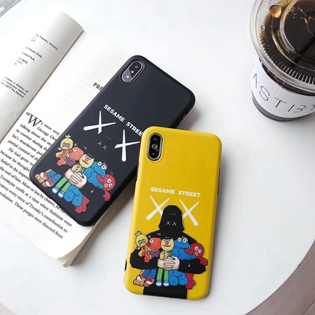 KAWS カウズ iPhoneXS ケース